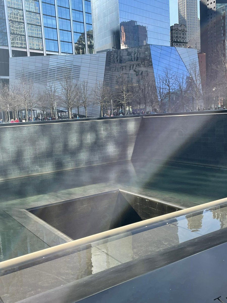 pugcalledMelvin's tweet photo. Last day in NYC, what an amazing place, I'll never forget this holiday https://t.co/lJ51kZ2kKi