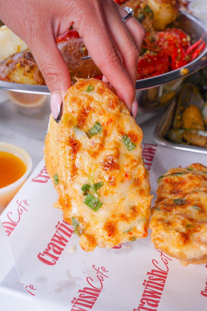 CrawfishCafe's tweet photo. There’s no way that you’ll want to share these mouthwatering Crawfish Cheesebreads with anyone else 🤤
https://t.co/AdIT7JeJfz
#seafoodrestaurant #crawfisheason #seafoodboil #seafooddishes #yougottaeatthis #devourpower #seafoodheaven #houstonfood #sanantoniofood #mesafood https://t.co/BP1Cvrh73r