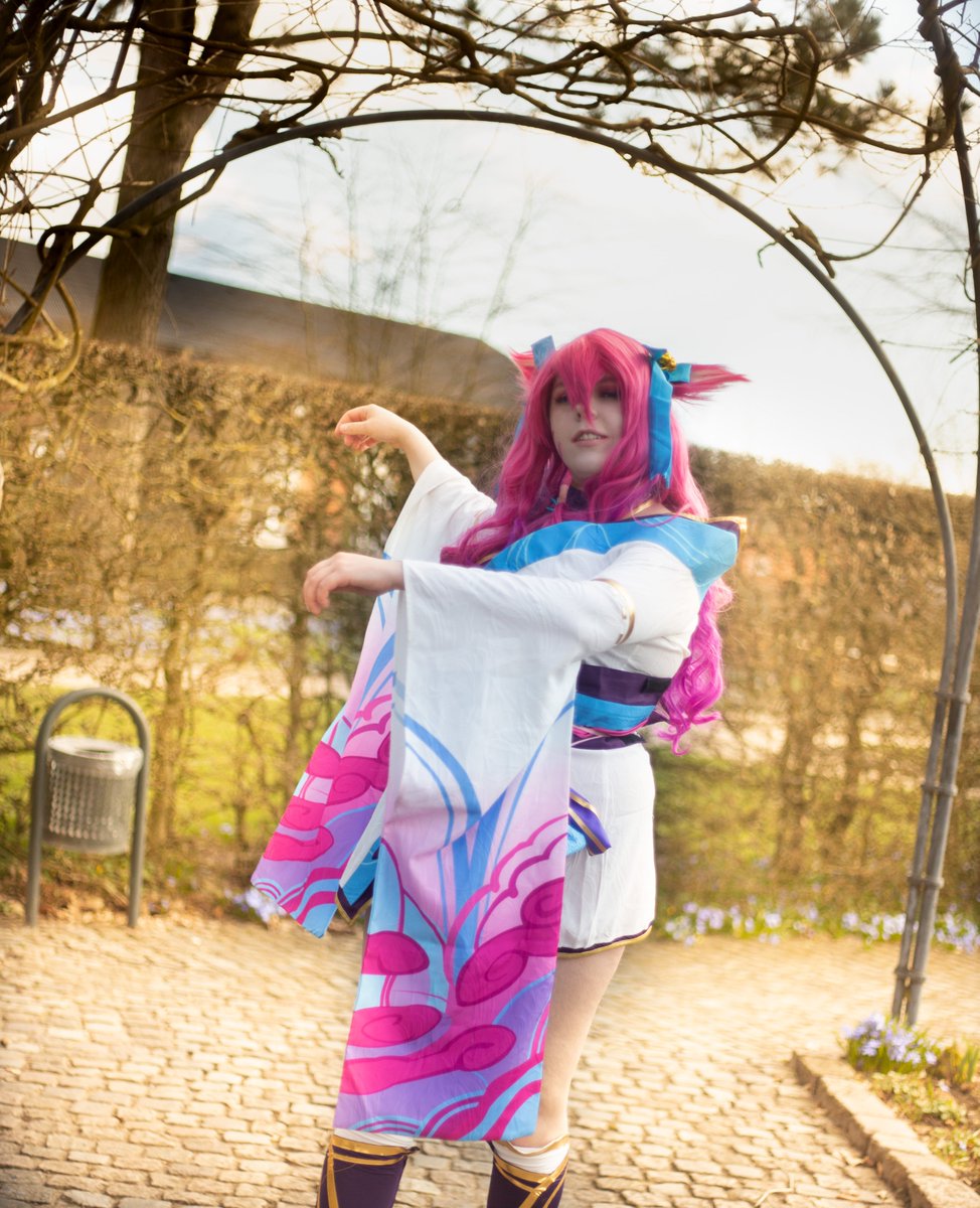 RizzyBerrycos's tweet photo. Last pile
#ahricosplay #spiritblossom #cossplay #LeagueOfLegends @riotgames @LoLGermany
@LoLUKN #gamecosplay https://t.co/3Jb2CYTex6