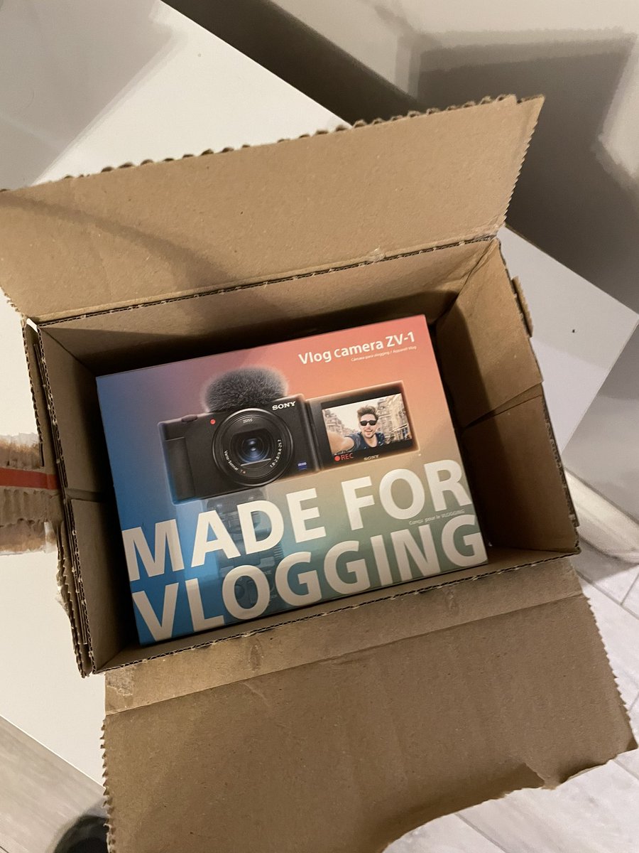 TechJayUK's tweet image. Be careful with ordering from John Lewis and getting things delivered… Box is bashed up and literally no packaging at all for a £600+ camera! 👎🏻

@JohnLewisRetail @johnlewishelp