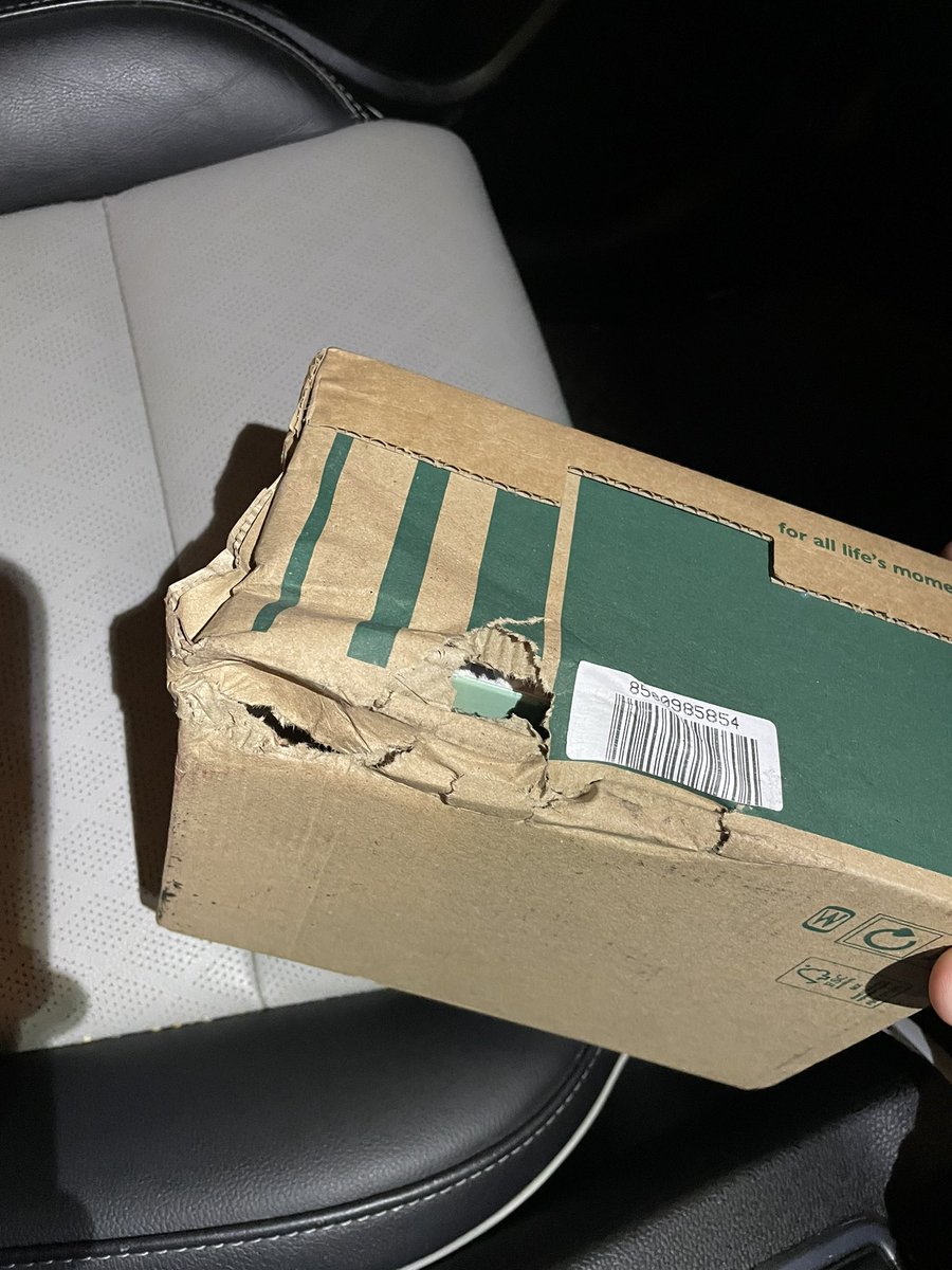TechJayUK's tweet image. Be careful with ordering from John Lewis and getting things delivered… Box is bashed up and literally no packaging at all for a £600+ camera! 👎🏻

@JohnLewisRetail @johnlewishelp
