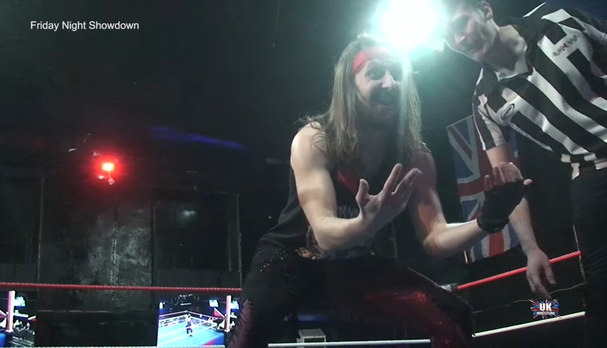 TaaviPeelo's tweet photo. Well, come on then. Even referee is interested.
#FridayNightShowDown #UKWrestling #Wrestling #UKW #ProWrestling #BritishWrestling #RaisedWithFreakingWolves #FreakingUNTOUCHABLE #HeelHunt #WeeklyWrestling https://t.co/lY6yEvPaiL