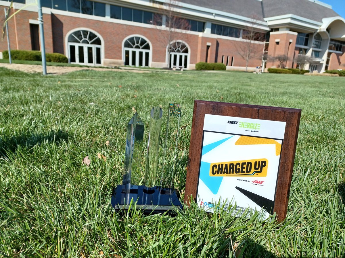 BronchoRobotics's tweet image. Industrial Design Award is coming home with us today from @FIRSTINRobotics District State Championship! Nice jog inside to pick up the hardware 😃