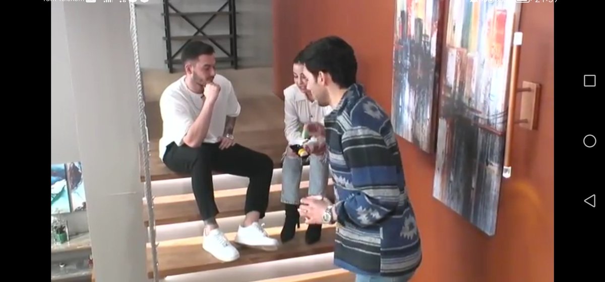 Abi bari adamın önünde yapmayın yaaa ayıp ya ayıp🧐🤯