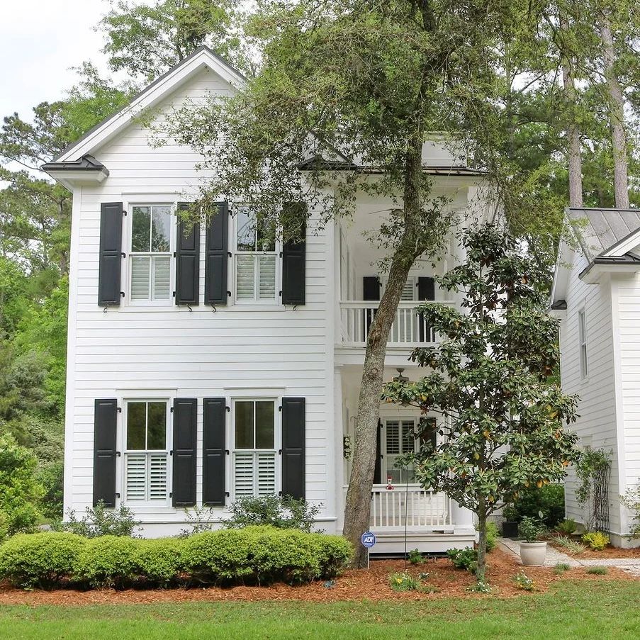 allisonramseyarchitects Check out our Plan of the Day: Radcliffe Variation 043179. Photo is from Habersham South Carolina , South Carolina. See the plan details on our website for more info: allisonramseyarchitect.com/plans/radcliff…