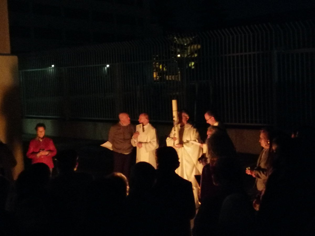 Comenzamos la Vigilia Pascual junto a la comunidad parroquial de <a href="/elmilagrosj/">Milagro de San José</a> #PascuaSalamanca23