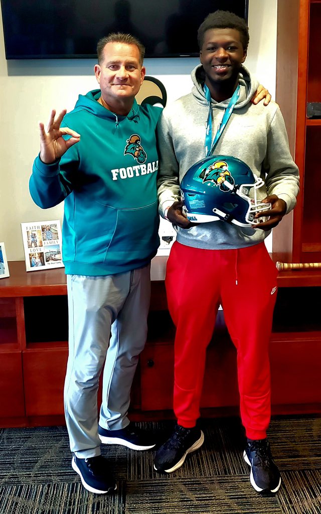 kelzontop's tweet photo. Blessed to say I have received my first Division 1 offer from The University of "Coastal Carolina"! #GOCHANTS @Coachtimbeck @CoastalFootball @CoachMattPearce @DiamondSouth @MattRochester50
@RHS_FB @RivalsFriedman @warriorRsports https://t.co/TCZTpleaLj