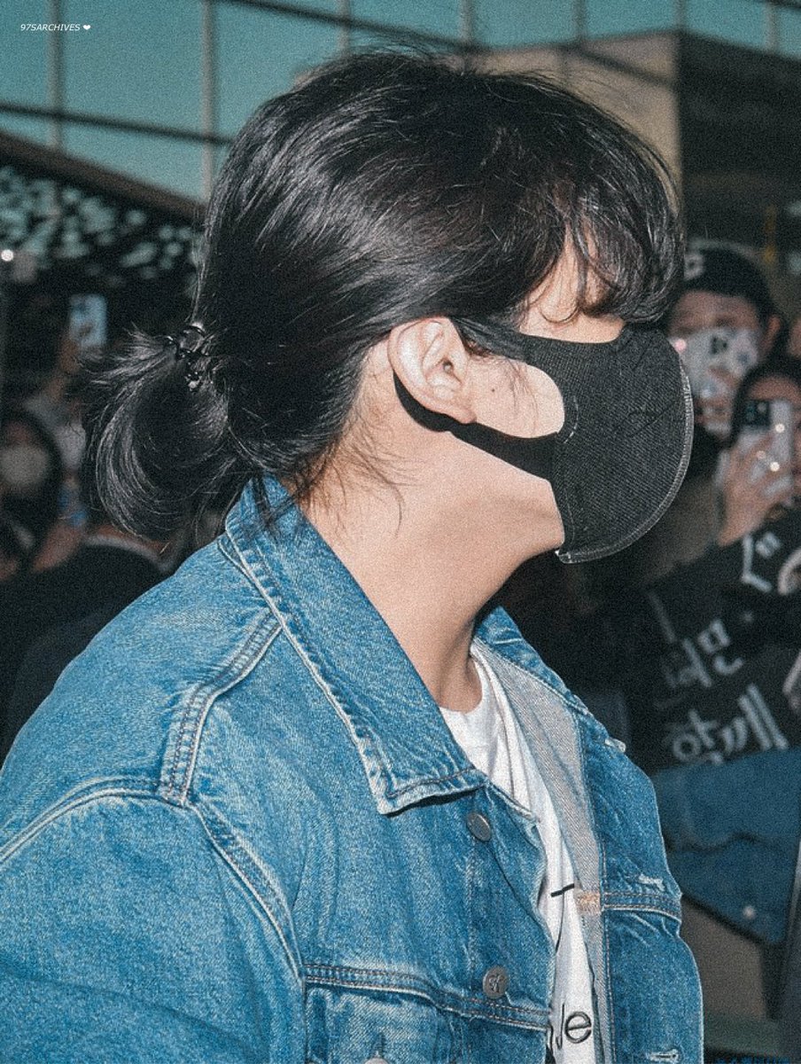 taeboov_'s tweet photo. JUNGKOOK'S PONYTAIL 😭

#JUNGKOOK #JKT48School2023 #jk制服 #JUNGKOOKxCALVINKLEIN #BTSV #BTC #JUNGWON #BTTC #jungkookcalvinklein @bts_bighit @BTS_twt https://t.co/BxWfSz0r3F