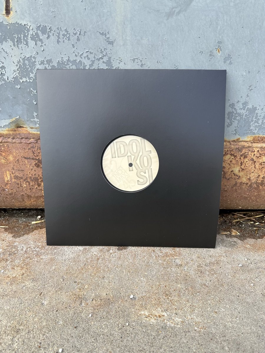 2182Company's tweet photo. Out on May 1st on 2182 — Idol Ko Si. This is the first tangible recording of the group that includes Matthew Ford, Robert Millis, and Min Yee. More info at https://t.co/3mezzlIPrJ https://t.co/U6iEuTUvU0