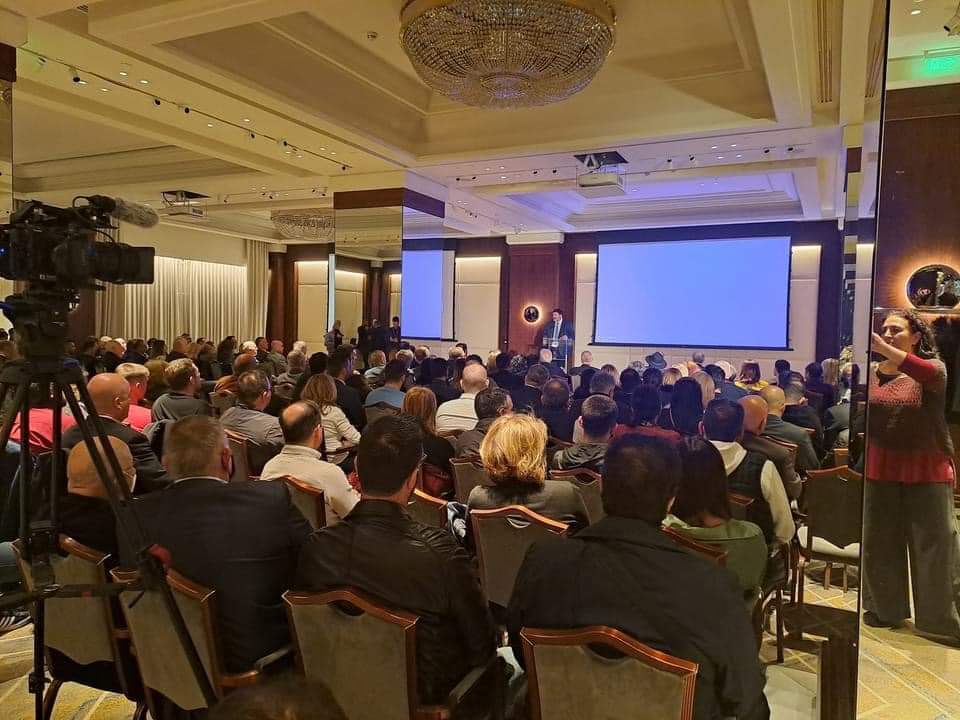 TMpiles's tweet photo. ΕΘΝΙΚΗ ΔΗΜΙΟΥΡΓΙΑ
Παρουσίαση υποψηφίων νοτίου Ελλάδος.
Ξενοδοχείο Marriott σήμερα το βράδυ
Να μας πει εκείνο το πουλί @SpDapergolas πόσους μετράει να ξέρουμε τι να λέμε.
#Ethniki_dimiourgia
#Tzimeros
#kranidiotis
#Tsiartas https://t.co/d0floKdPTP