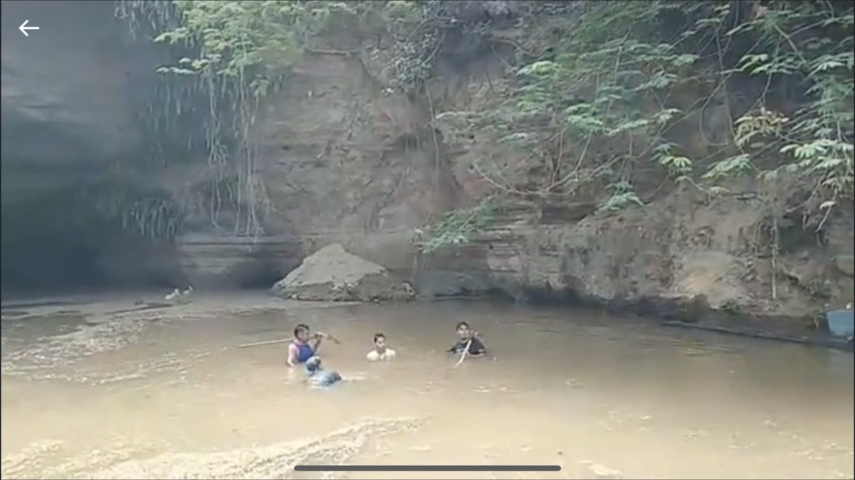 teledos_tcs's tweet photo. #Ahora | Se reporta un derrumbe en la piscina “El Capulín” de Moncagua, se desconoce si hay víctimas mortales.

La información se dio a conocer por un #Live que realizaba la cuenta de Moncagua City en sus redes sociales. #TL2  #EnDesarrollo https://t.co/HRyhmHUZ25