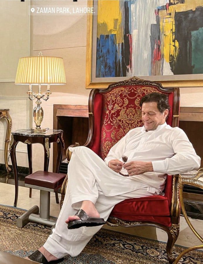 Young_kakar's tweet photo. ٹھیک ایک سال پہلے ڈائیری لیکر نکلنے والا لیڈر جس نے کہا کوئی رہ تو نہیں گیا جو خلاف نہ ہوا ہو
آج اللہ تعالیٰ کی مدد سے سب کیلے درد سر بن گیا 
انشاءاللہ بہت جلد دوبارہ اپنے عوام کی طاقت  اور اللہ تعالیٰ کی مدد سے وزیراعظم پاکستان ہوگا https://t.co/XkikimtSjn