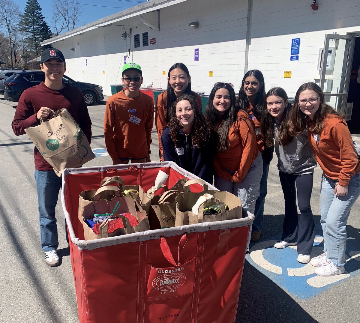 Mile 130! @CatchingJoy delivered 10 bags of gently used clothing to @c2cboston to aid kids & families in need <3 @PointsofLight @YouthService @AmericasPromise @PeaceFirstOrg @BTWFoundation @CivicsUnplugged @risefortheworld  @Harvard #SPARK #GlobalVolunteerMonth #ChannelKindness