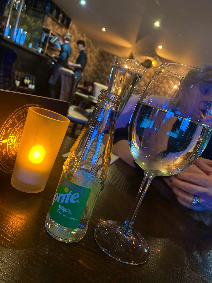 AnnaleaMagill's tweet photo. Impromptu dinner date with my folks ! Siam Thai never disappoints #outandabout #stuffmyface #family #dinnerdate https://t.co/hftfeMlHyW