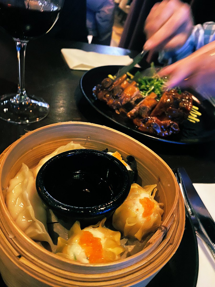 AnnaleaMagill's tweet photo. Impromptu dinner date with my folks ! Siam Thai never disappoints #outandabout #stuffmyface #family #dinnerdate https://t.co/hftfeMlHyW