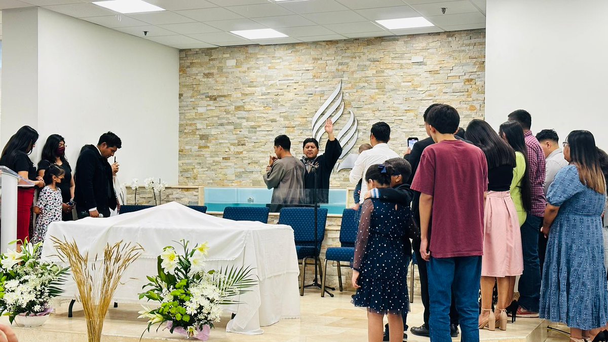 bellyjeff's tweet photo. Y #JesúsVenció Gloria a Dios porque cerramos #SemanaSanta de esta manera, Erick y Lupe dijeron si a su Salvador Cristo Jesús y más de 10 personas para su pronto bautismo!!! #DistritoNortePhoenix #AzConference @NADEvangelism @NADadventist @belljeffybelie @Pr_Freddy @CceroBarros 🙌 https://t.co/NT7Uvs5E2l