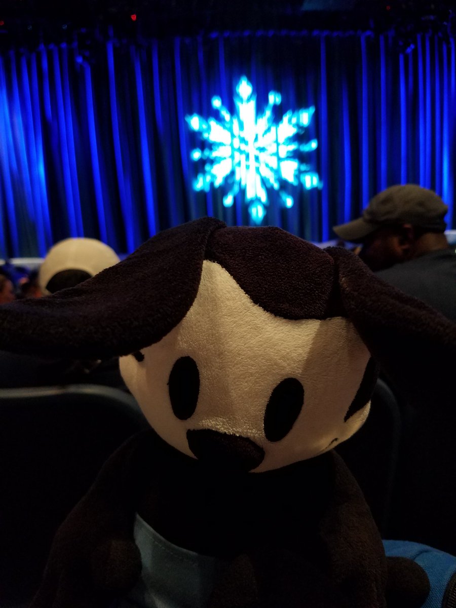 eowyn35's tweet photo. "Looks like we're going to see a cool show in a little bit." #AdventuresOfOswald #WDW #HollywoodStudios #Frozen https://t.co/RNwACBycwV
