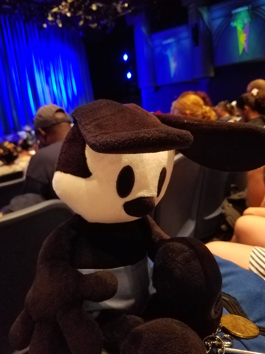 eowyn35's tweet photo. "Looks like we're going to see a cool show in a little bit." #AdventuresOfOswald #WDW #HollywoodStudios #Frozen https://t.co/RNwACBycwV