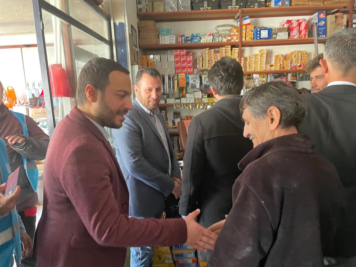 "Bizim aydınlar buna çalışmalı. Neden Anadolu'ya gelip uğraşmazlar! Neden milletle doğrudan doğruya temasta bulunmazlar! Memleketi gezmeli, milleti tanımalı. Eksiği nedir, görüp göstermeli. Milleti sevmek böyle olur. Yoksa lafla muhabbet fayda vermez!"

Mustafa Kemal Atatürk