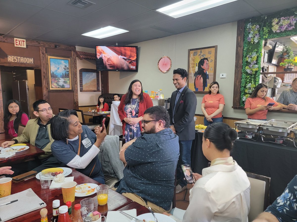 ZarMarquez's tweet photo. Shoutout to @EricaMosca14 and @ReubenDSilvaNV for an amazing town hall at Art Cafe on the east side of Las Vegas.
We should expect this from every legislator. Thanks for setting the bar! #FwdTogether @FWD_NV @SondraCosgrove @vlssnntn @TheMarioArias https://t.co/EbJW8OeAkX