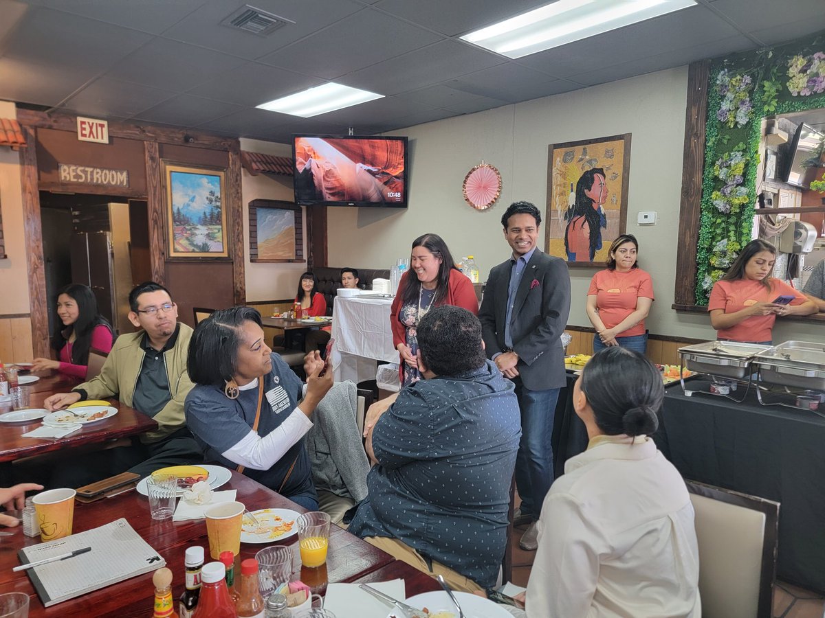 ZarMarquez's tweet photo. Shoutout to @EricaMosca14 and @ReubenDSilvaNV for an amazing town hall at Art Cafe on the east side of Las Vegas.
We should expect this from every legislator. Thanks for setting the bar! #FwdTogether @FWD_NV @SondraCosgrove @vlssnntn @TheMarioArias https://t.co/EbJW8OeAkX
