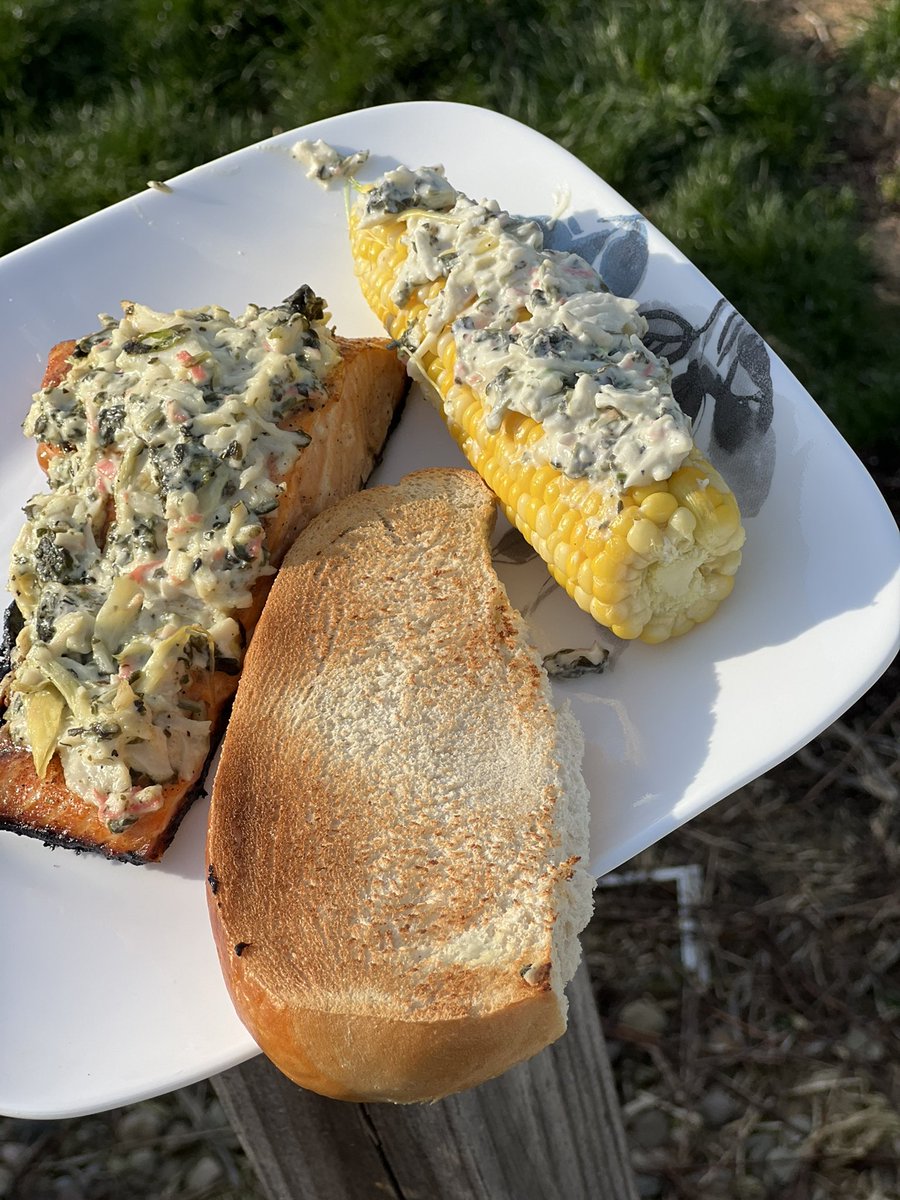The_DudeNetwork's tweet photo. Here was my salmon dinner for under ten bucks. Pretty dang good meal!!! Video coming tomorrow on the recipe! #thedudenetwork https://t.co/LfezDY0r40
