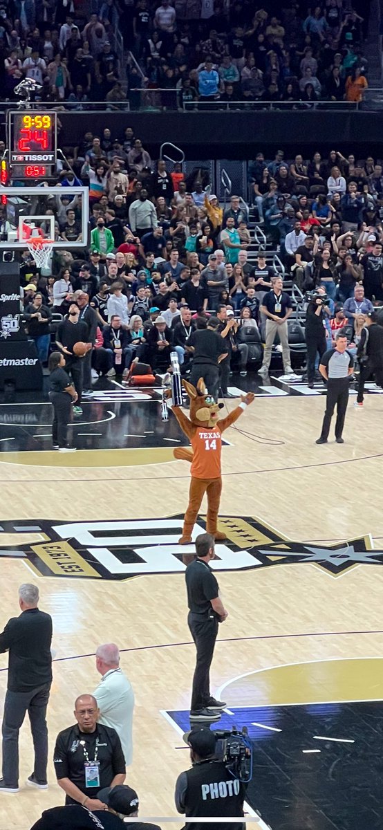 WilliamACunn's tweet photo. #MoodySpurs @SpursCoyote https://t.co/CdnCzSRtMY
