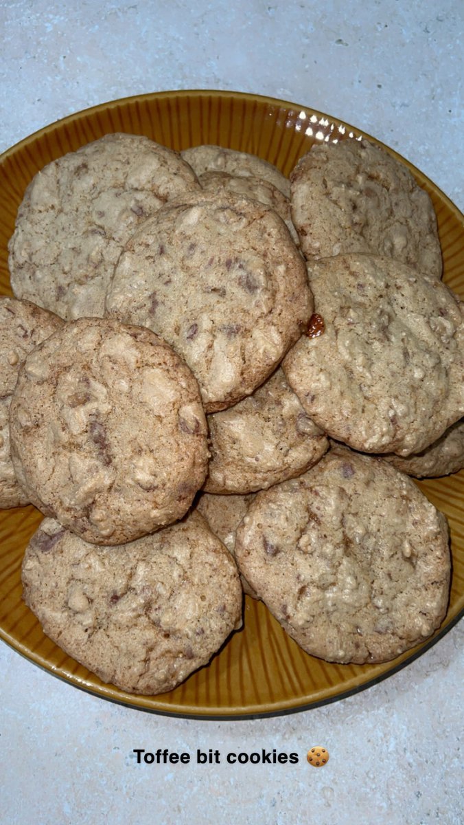 EricaLynn1549's tweet photo. #toffee #toffeebits #cookies #homemade #fromscratch #baking ๐ช https://t.co/4nzwNDhfoQ