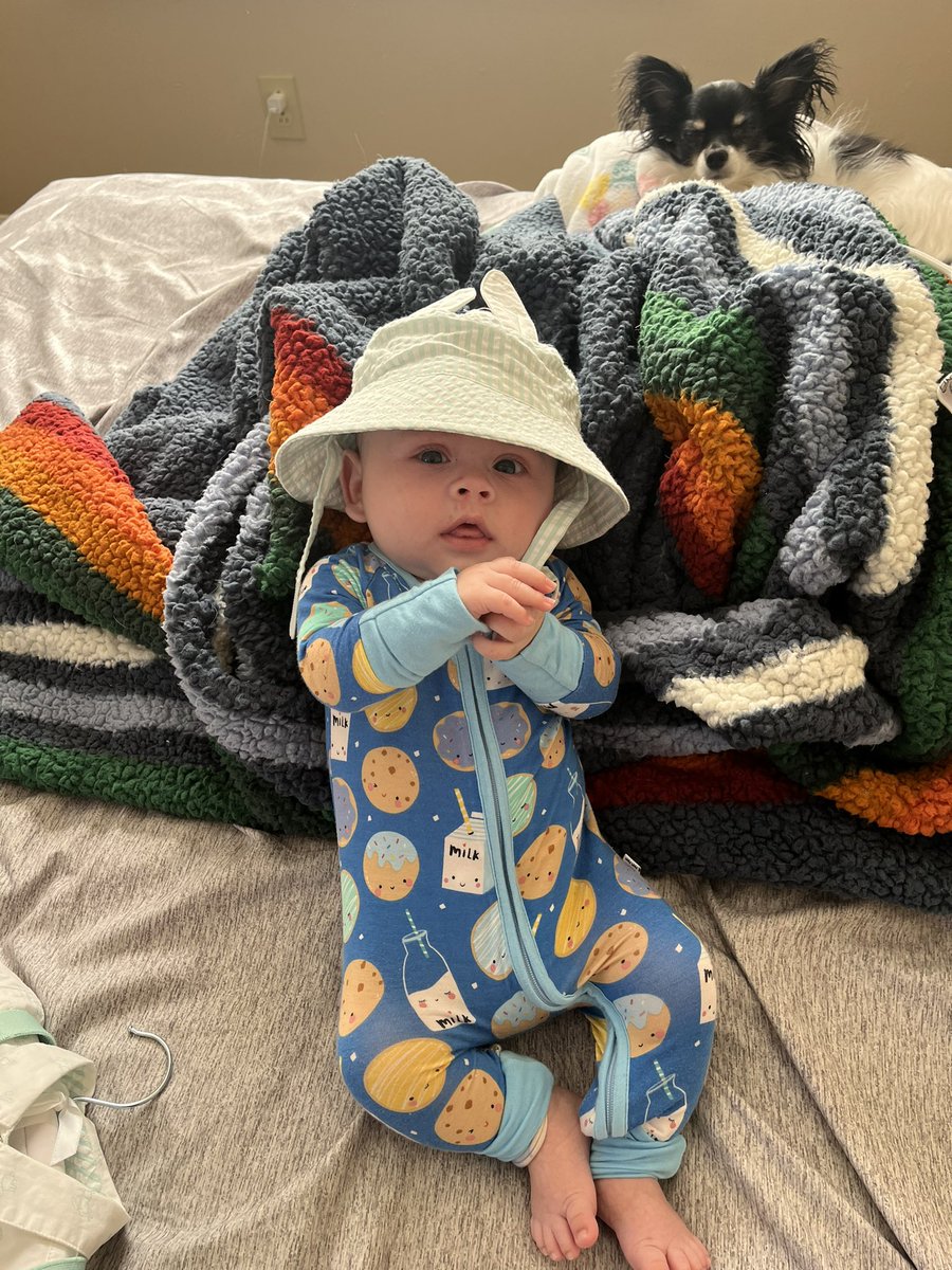 ImNotYourFave's tweet photo. @CrumblCookies spending my sons first Easter with him and our family https://t.co/mpJmobbDyy
