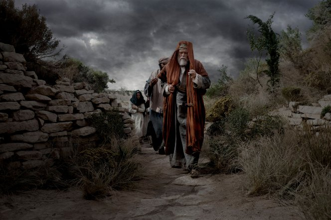 María y Juan, permanecieron en Jerusalén pues no podían caminar muchos pasos en Sabbath ¿Dónde dormirían? Tal vez Nicodemo o José de Arimatea los recibieron. Tal vez la madre de quien sería San Marcos, dueña del huerto de los olivos, los alojó. #SabadoDeGloria  #SemanaSanta2023