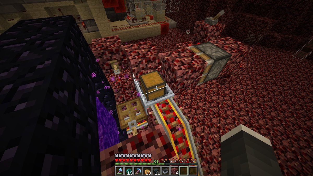 estolit's tweet photo. Segunda edición (Y espero que última) del transporte de arena. En concreto 180 Chest Minecarts llenos de arena, haciendo un total de 138.240 items, que me permitirán craftear 20 cofres dobles de TNT. Agustín, menos mal que no te dignaste a siquiera empezar con esto... https://t.co/Oi7tkBo3r7