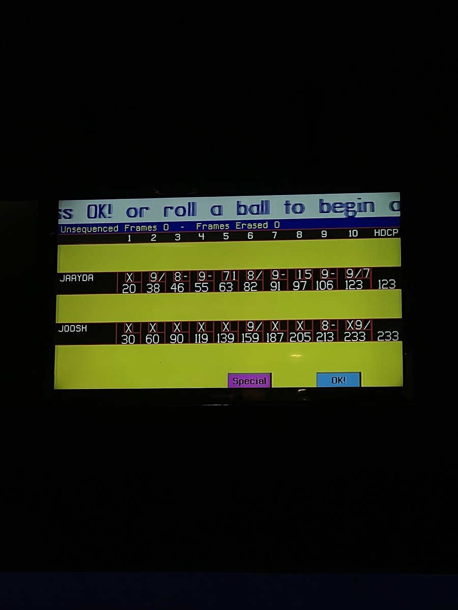 StitchickJoshua's tweet photo. whatcha think coach? #twohandedbowling @MrsMcQuaid530 @busybee802 https://t.co/uny3z7DfvU