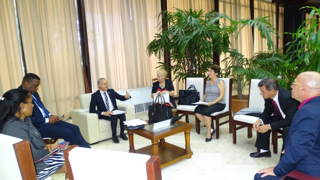 pro_cuba's tweet photo. Durante la XV Sesión de la Comisión #Intergubernamental #Cuba – #Angola, se realizaron intercambios de trabajo sectoriales con el objetivo de actualizar el estado de la #cooperación bilateral en cada sector y de explorar nuevas vías para trabajar de conjunto. https://t.co/UgdM1uESAf