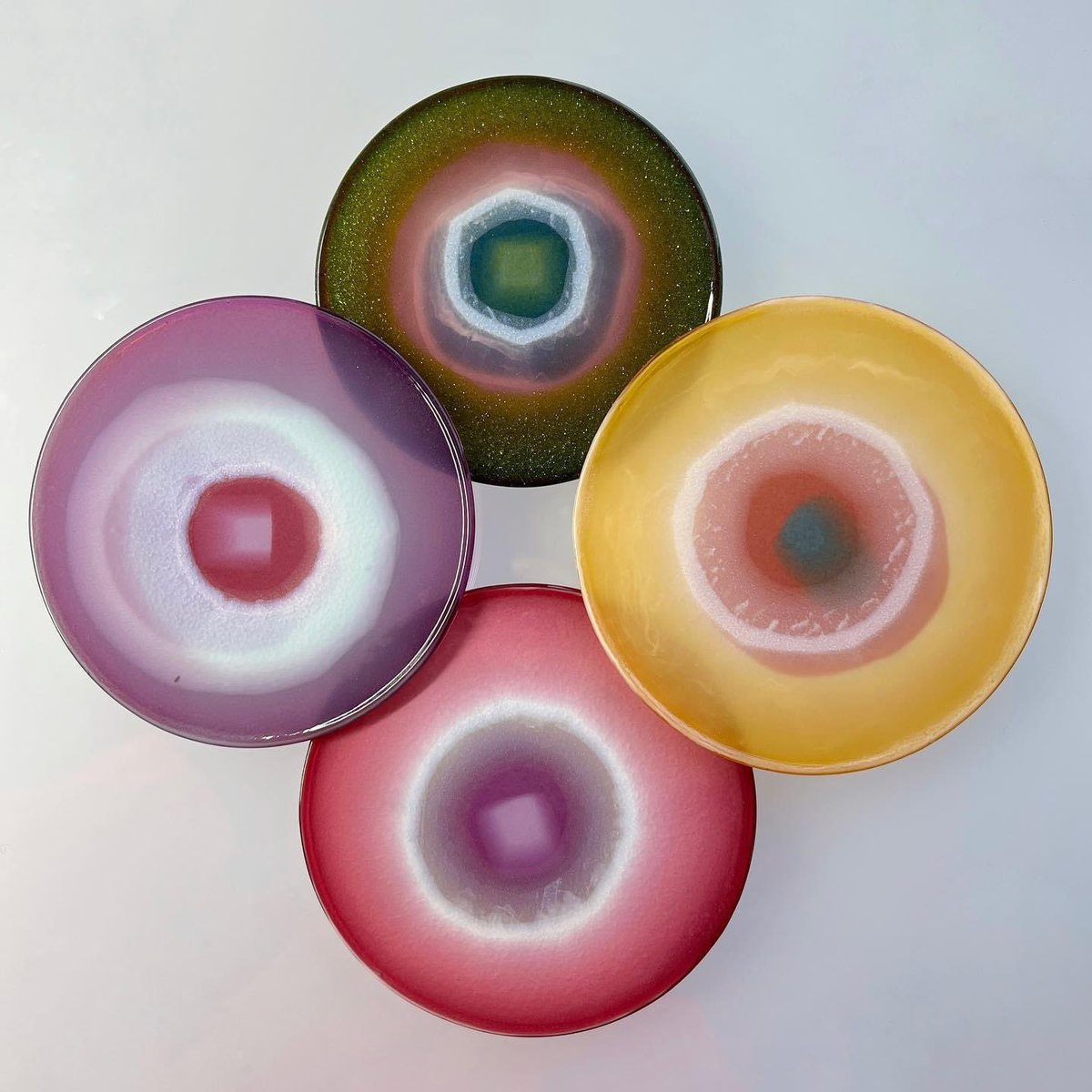 HAPPENING ON INSTAGRAM! Please head to my IG @elizabeth_sinkova_glass to take part! 
#giveaway #artgiveaway #giveawayalert #giveawaytime #coasters #easterdecor #tableware #tabledecor #roundel #originalart #commission #stainedglass  #springcolours  #gratitude #interiordesignart