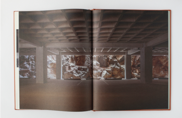 #Libros #Arquine | Avancer. Macías Peredo + Manuel Cervantes Estudio | bit.ly/3Us8mBl
🔸 Es una publicación que cuenta una parte de su proceso de desarrollo del proyecto, el proceso constructivo y su relación con la ciudad y el desierto.