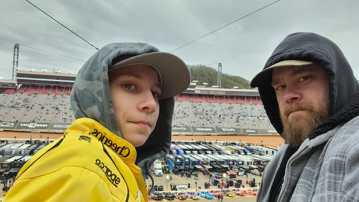 Durb50's tweet photo. @NASCAR @ItsBristolBaby bundled up and ready to fling some dirt https://t.co/YectxX83yh