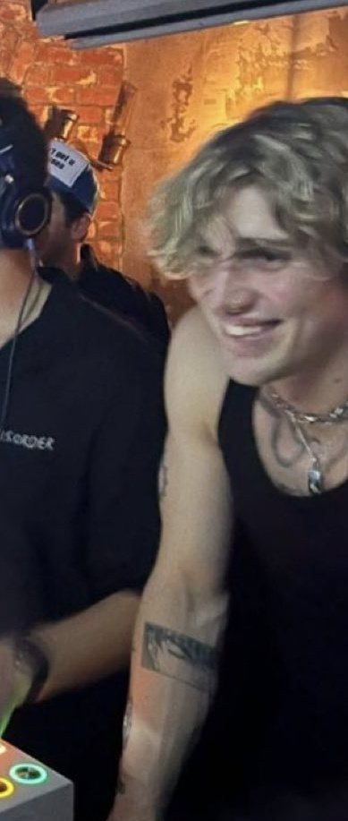 ･ ｡
    ∴｡　
　･ﾟ*｡. 
　　･ *ﾟ
　 ･ ﾟ*
     ･｡     
   *･｡  
      *.｡ 
           ｡･
              °*. ﾟ｡
                      °*.
                      ﾟ*.
                      ｡｡ ･
             ｡ ･ﾟ
       ｡°*.
   ｡*･｡