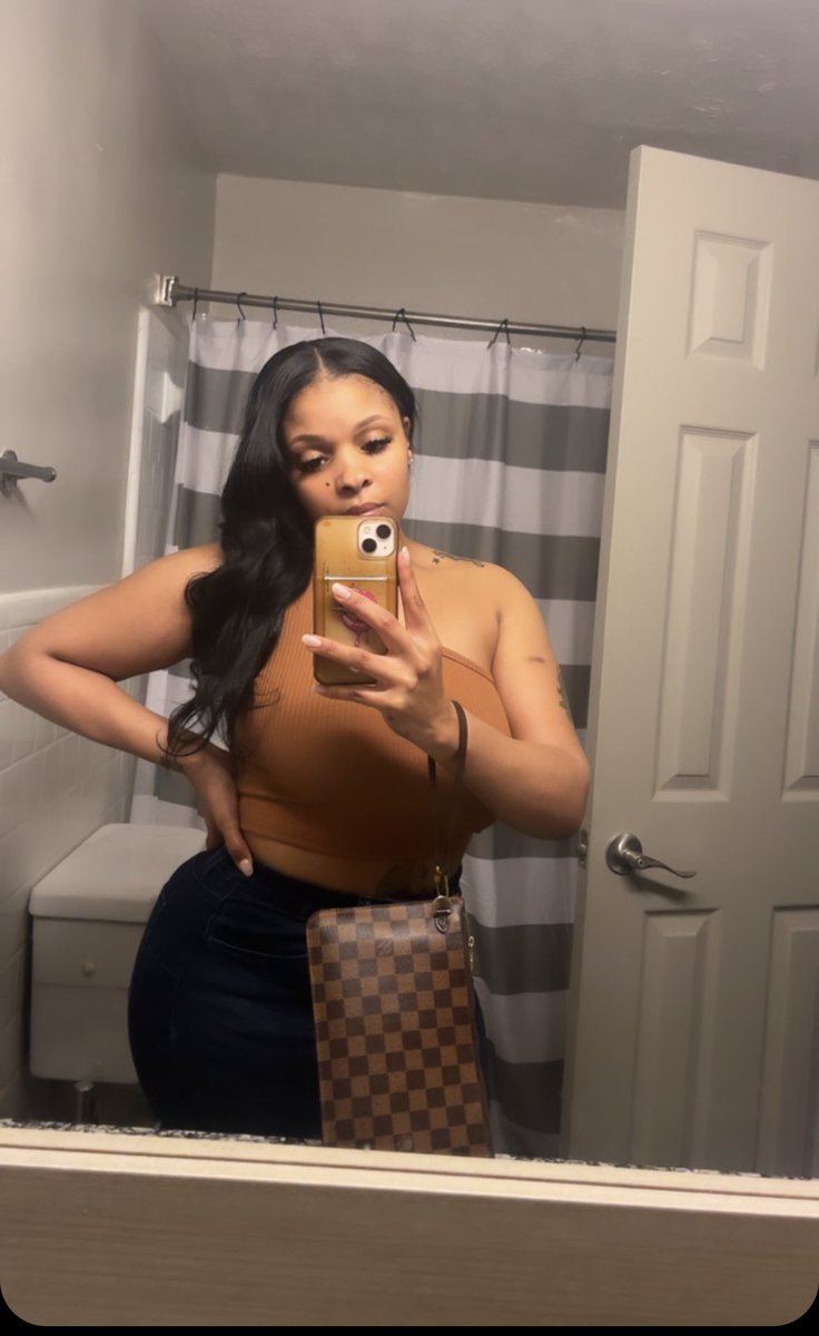 __QueenBeeee's tweet image. Miss Mammas 🤎