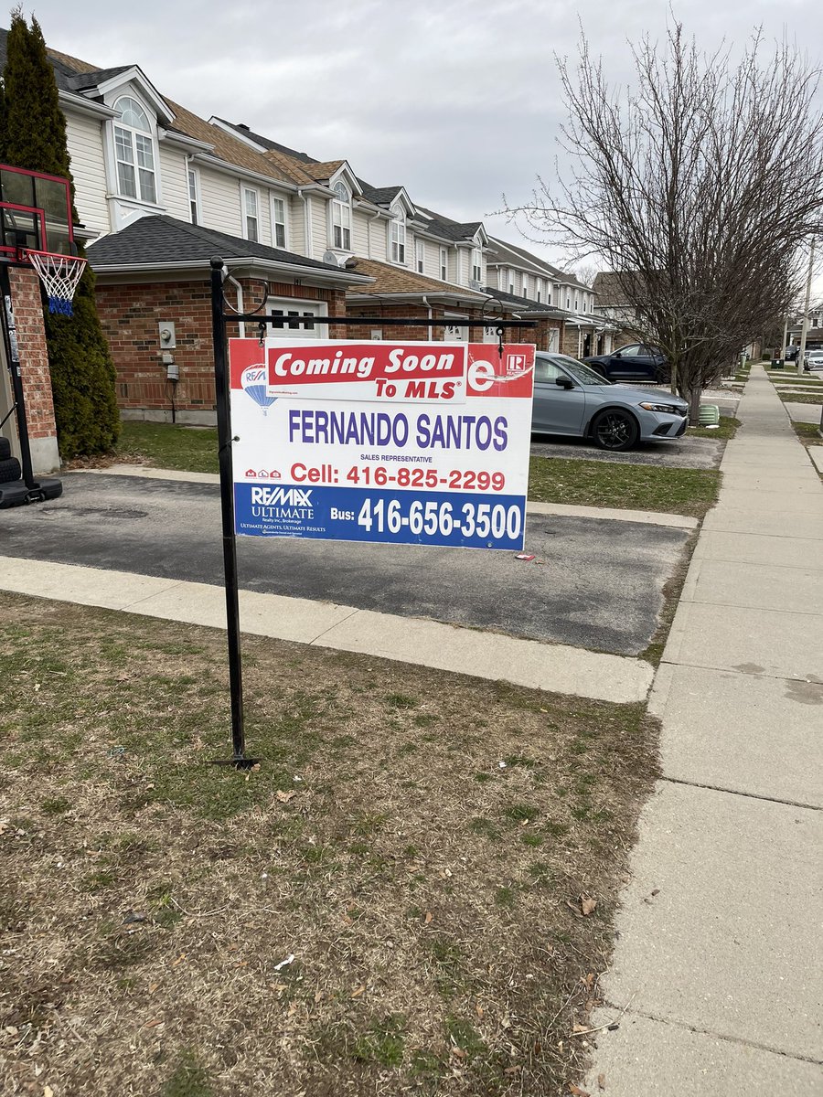 MdotSLB's tweet photo. Man won us a Euro and now sells real estate in Canada for a living 😂 https://t.co/4nBQ7etExZ