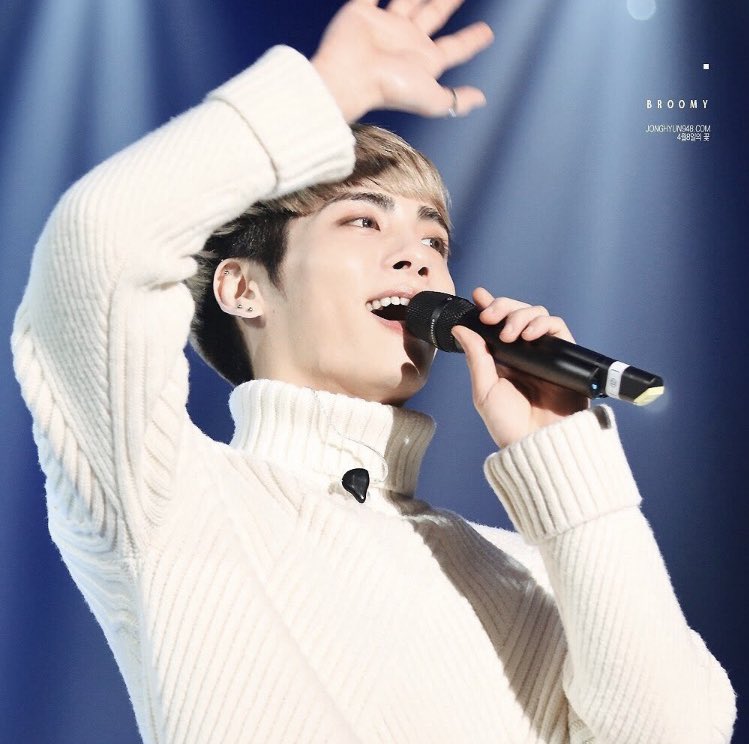 StRaWbE31095243's tweet photo. Another birthday without you here…it’s crazy how long it’s been. Time seems to be going faster but also slower at the same time- it’s weird…I hope you have an amazing heavenly birthday jjong~^^ happy birthday, I love you. ❣️🌙 #jonghyunday #JONGHYUN #HAPPY_JJONG_DAY #ilyjjong https://t.co/GMRlpZOtPy