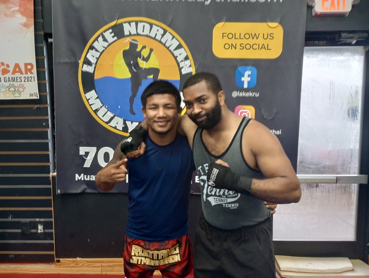 Got to attend a seminar with Muay Thai world champion Rodtang! Picked up a lot that I'm gonna add to my practice routine and seeing someone at such a high level move in person is fucking MESMERIZING!