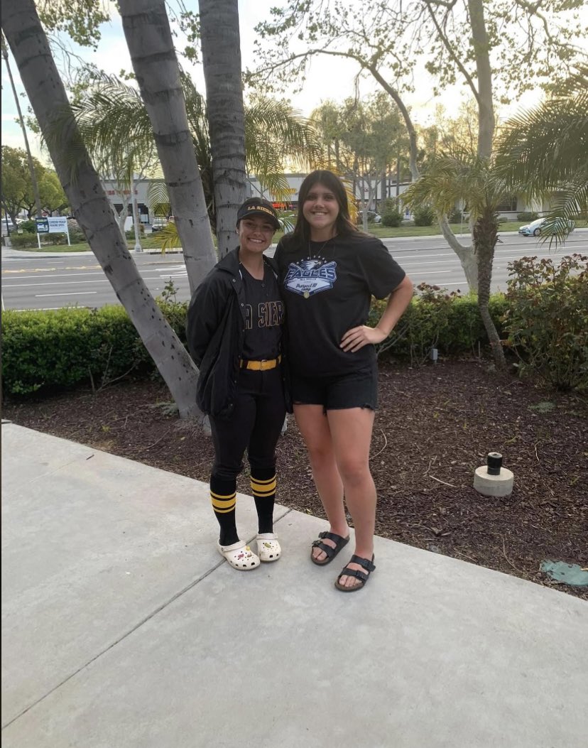MadisonG_42's tweet photo. What a fun way to spend my spring break! Got to visit an old teammate at @lasierrasb, good job @HannaDobbs. Now back to the grind this week for high school ball. https://t.co/pbgLDD0iPU