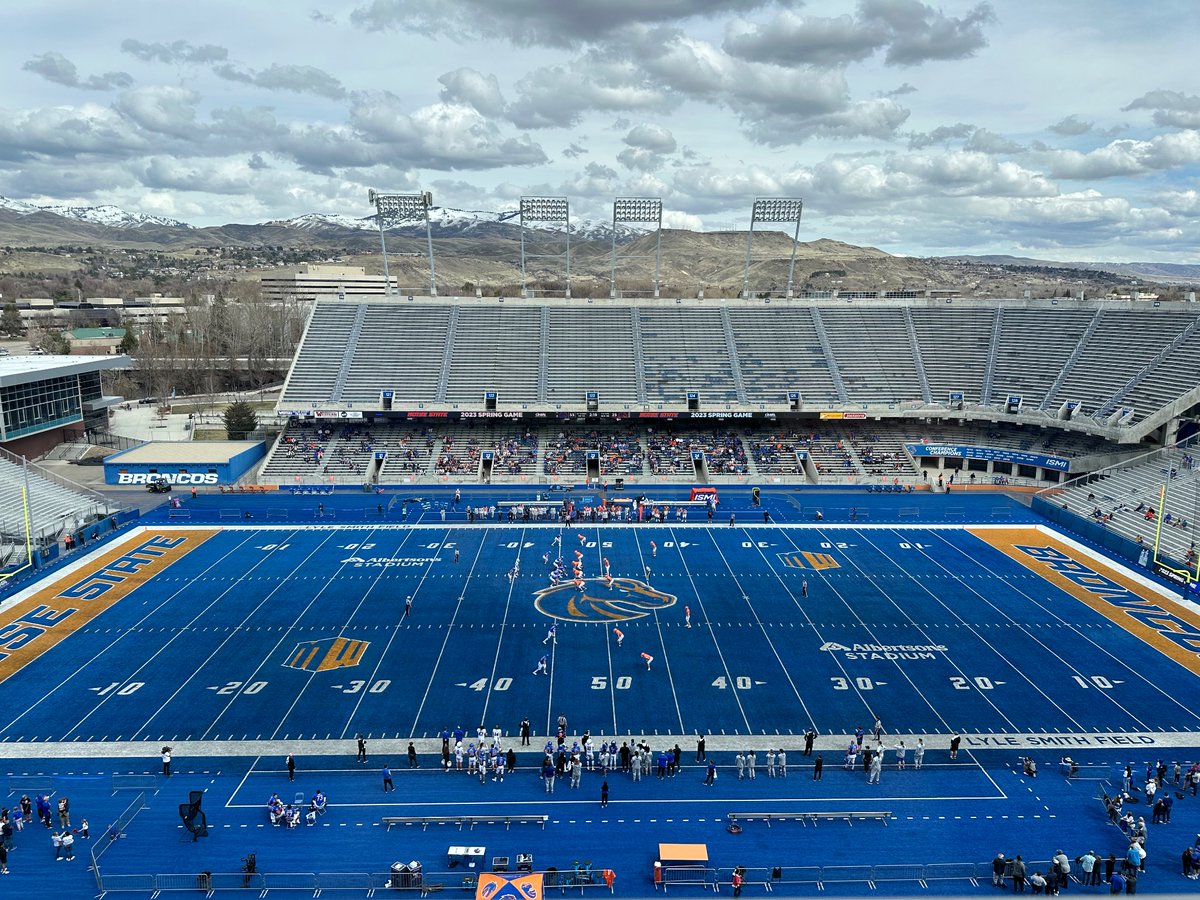 RealAidanBLee's tweet photo. Great day to be at the blue and watch some spring ball https://t.co/E9UJ2CabOY