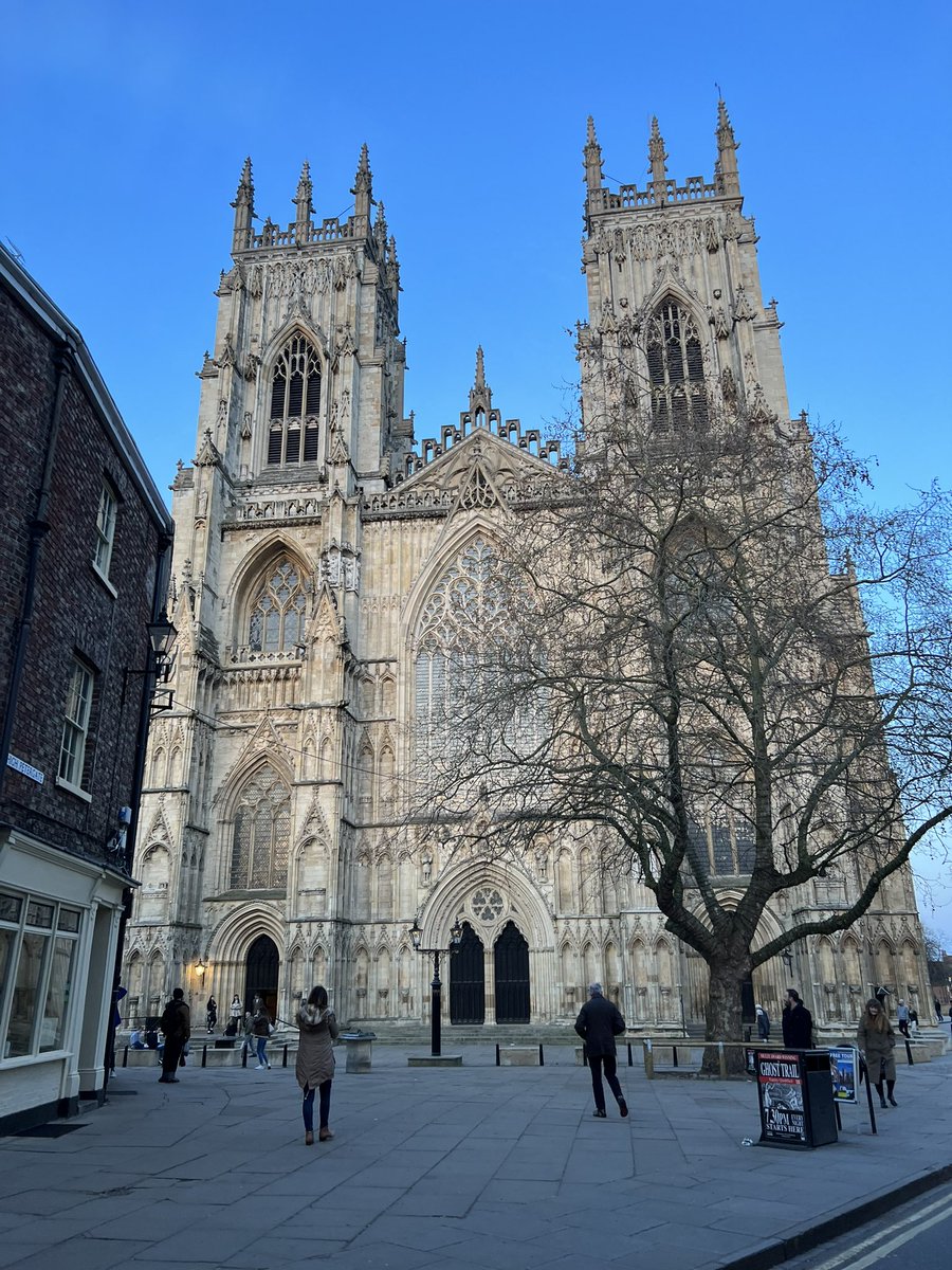 STEMeducationUK's tweet photo. It’s Easter Eve. Bringing the light to the Minster in spectacular fashion, starting in darkness and then a full fire by the West Door. A night I’m glad I am not the Verger. He’s a brave man..but it was worth it. St William’s Singers in fine voice too, Hallelujah Chorus, spot on! https://t.co/FXedPjn0kG