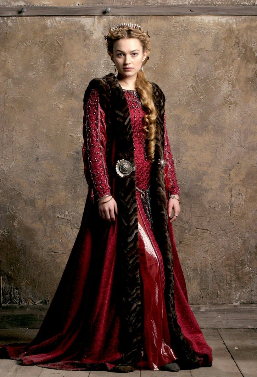 #SophiaMyles  @SophiaMyles 
2006 Photoshoot 
Isolde’s Red Royal Gown Promos
#MaurizioMillenotti
#TristanAndIsolde