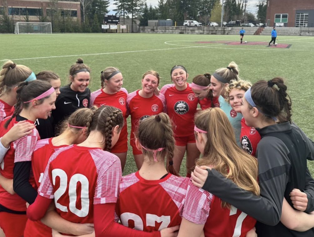 EastsideTimbers's tweet image. Hair game on point Eastside Thorns FC ‘07 girls! #ThisIsEastside #statecup #oregon