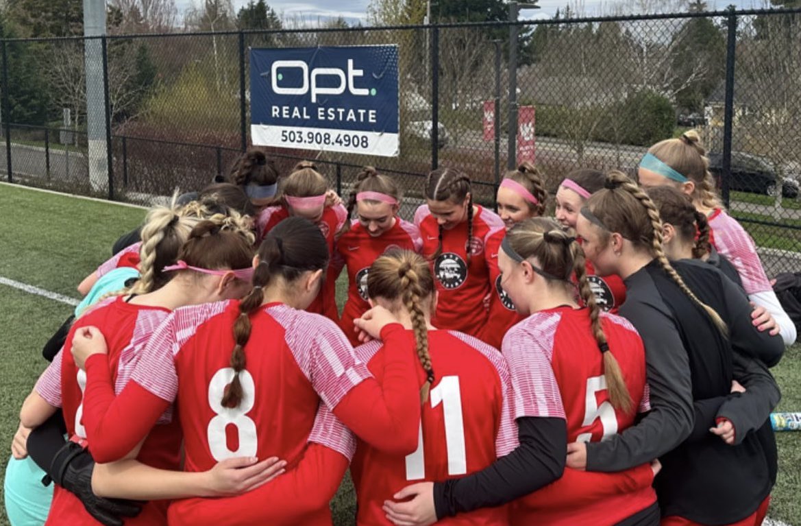 EastsideTimbers's tweet image. Hair game on point Eastside Thorns FC ‘07 girls! #ThisIsEastside #statecup #oregon