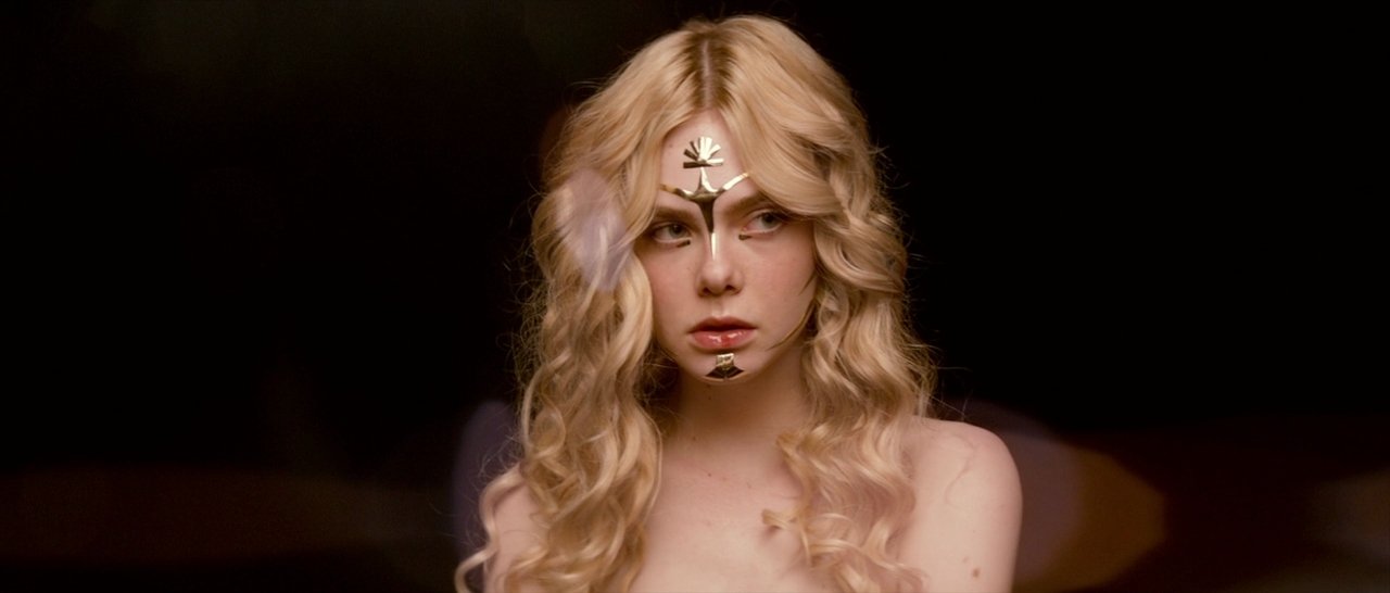 Happy 25th birthday to the amazing Elle Fanning. 