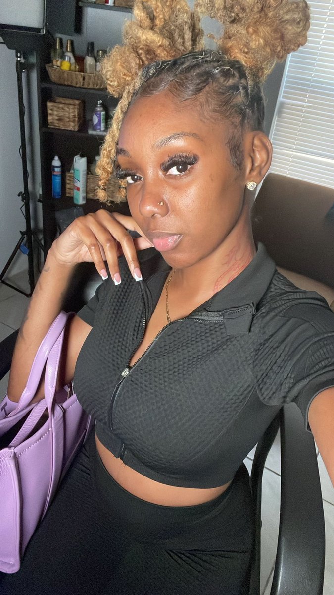 yannaDolll's tweet photo. brown skin she bad asf 🤭 https://t.co/BsZew2PEh6