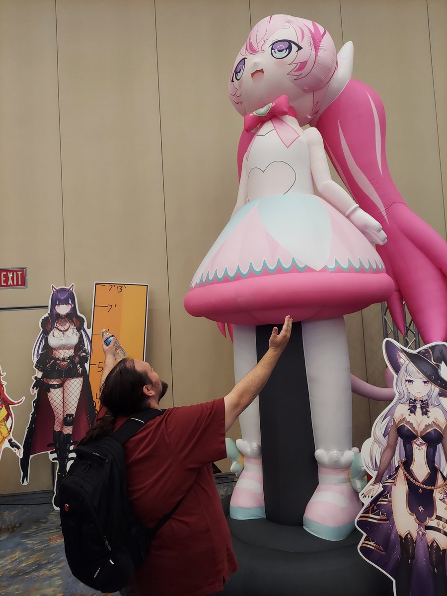 ShowerProduct's tweet photo. Tanner got to meet chibidoki fully today and worship her properly #WeebCon #WeebCon2023 https://t.co/wzMWt8M7T2